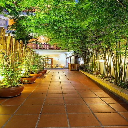 Jasmin Monument Hotel Phnom Penh Exterior photo
