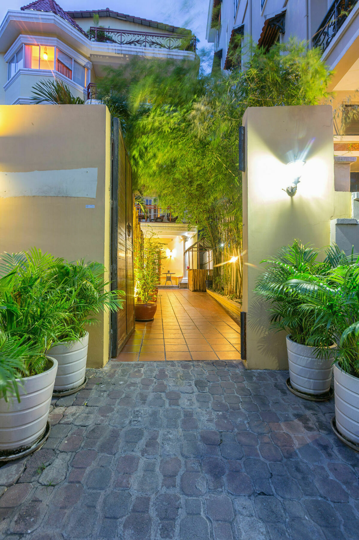 Jasmin Monument Hotel Phnom Penh Exterior photo